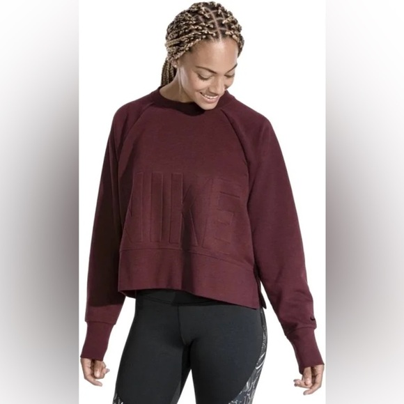 🔥Nike | Women's Burgundy ‘Versa’ Embossed Logo Cropped Sweatshirt, side slits, M - Picture 1 of 15
